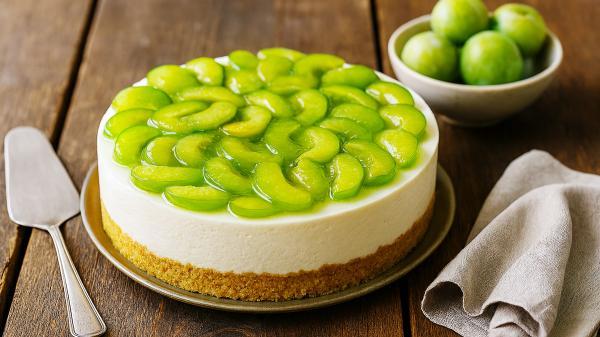 طرز تهیه چیز کیک گوجه سبز در فر و یخچالی